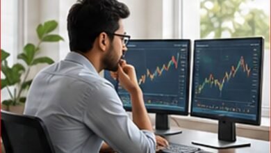 indian-trader-analyzing-charts
